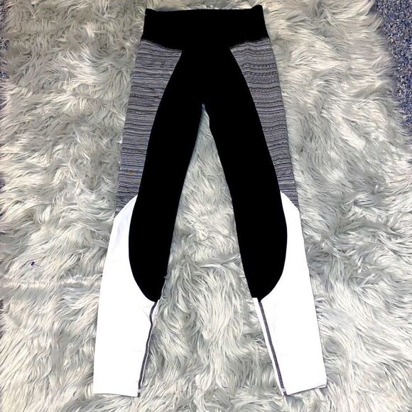 Athleta Women's High Rise Jacquard Flow Chat Tight leggings Pilayo Black Size Xs - Picture 3 of 9